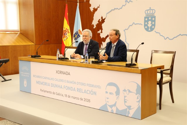  Santalices sitúa Otero Pedrayo e Carvalho Calero como construtores da identidade galega